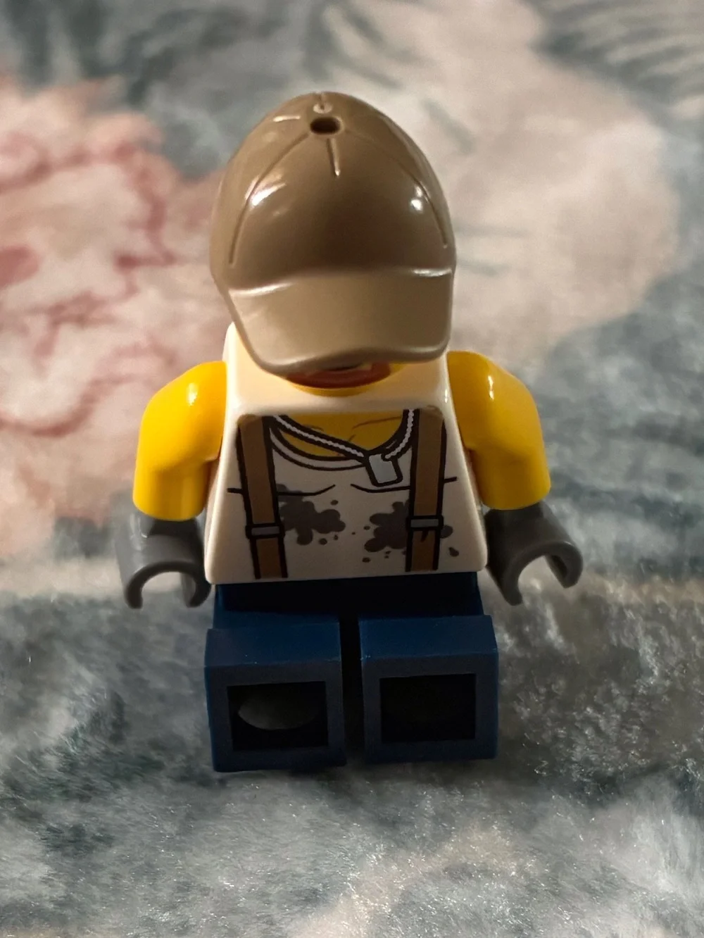 LEGO Minifigure Worker with Brown Cap and Blue Legs